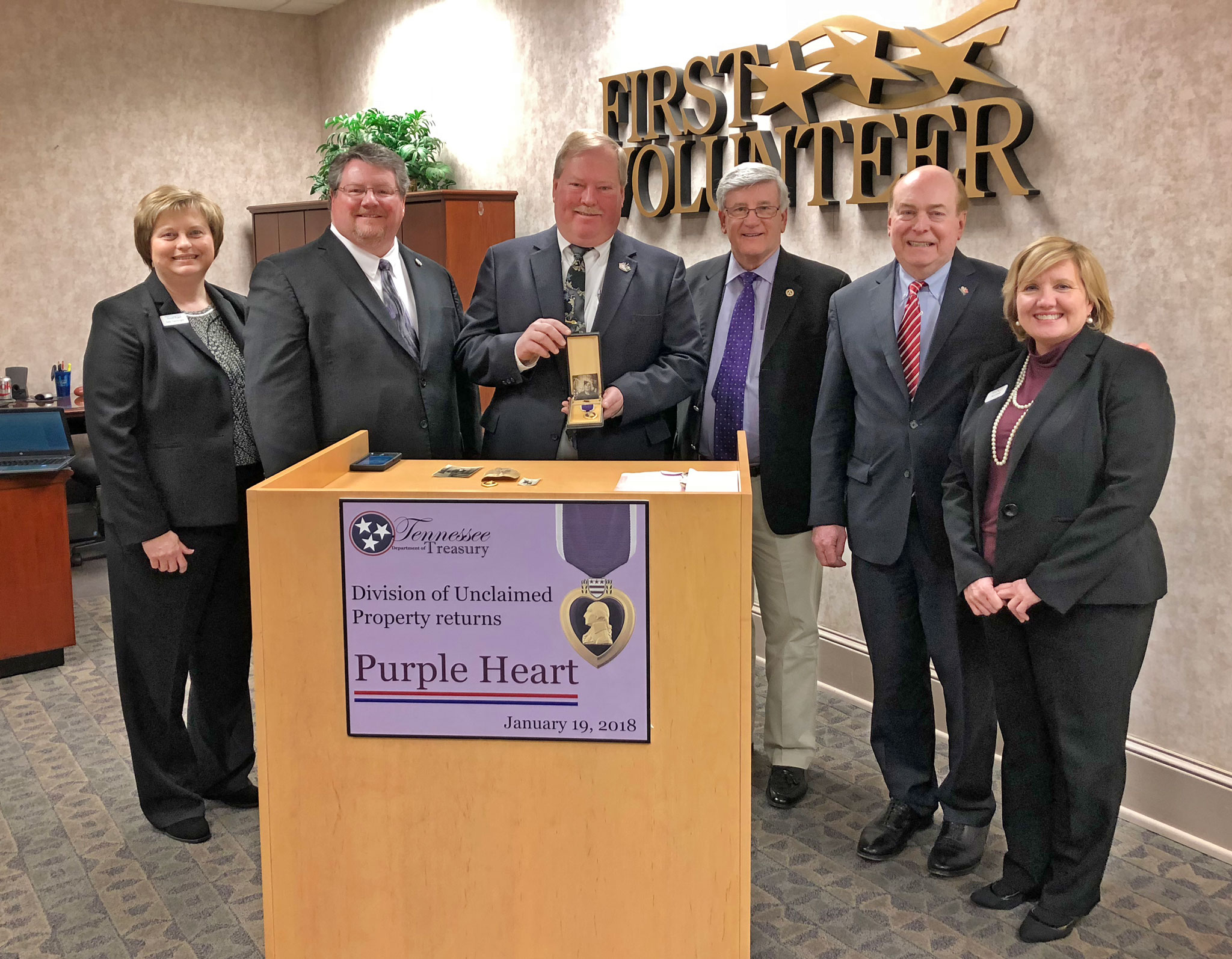 Bank joins Tennessee State Treasurer to return Purple Heart
